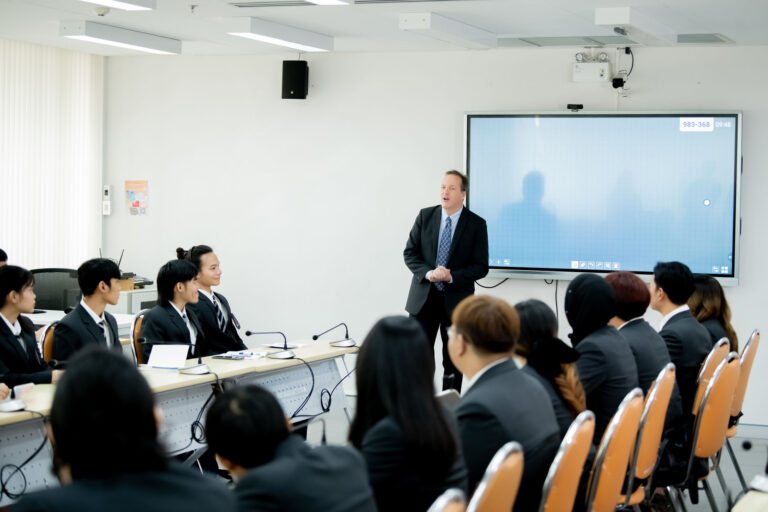 นักศึกษา ป.โท/ป.เอก/ป.บัณฑิต ที่คาดว่าจะสำเร็จการศึกษาในภาคการศึกษาที่ 1 ปีการศึกษา 2569 (รอบที่ 2)